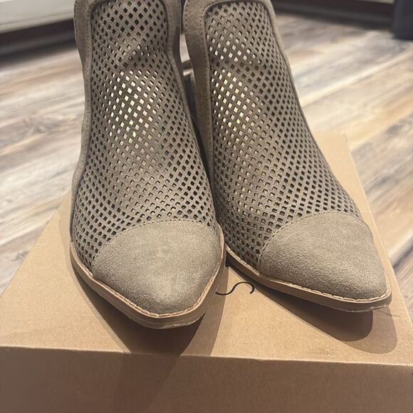 Coconuts by Matisse Call It Taupe slip on heeled mule SZ 8.5 - Picture 10 of 12